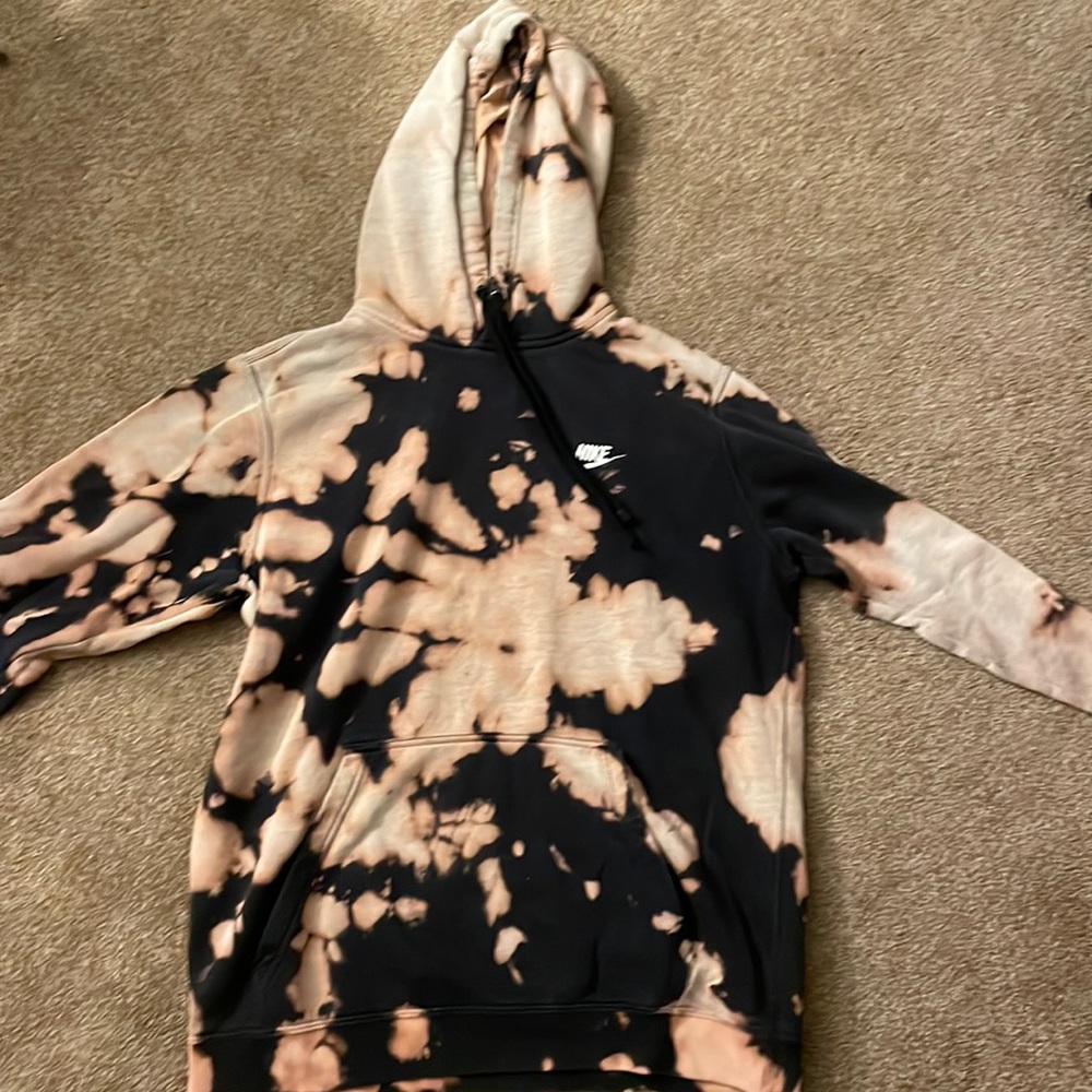 nike sweatshirt